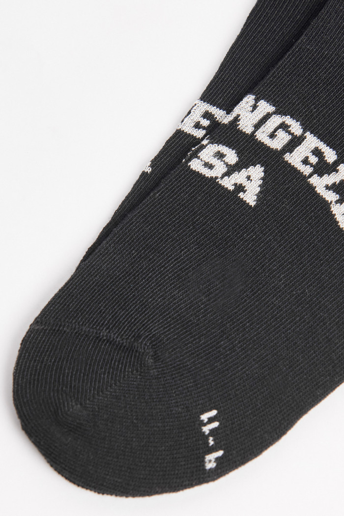Medias tobilleras negras con texto college en frente