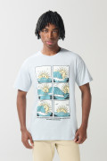 Camiseta cuello redondo azul clara con arte de playa