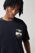 Camiseta azul oversize manga corta con diseños college