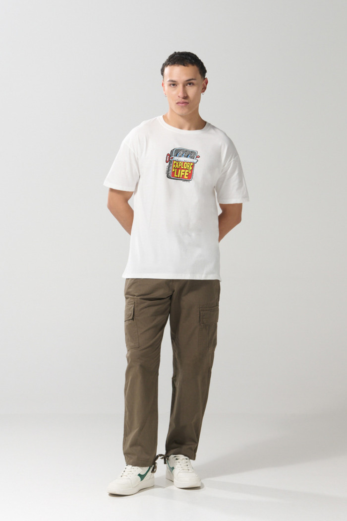 Camiseta unicolor manga corta con diseño de letrero