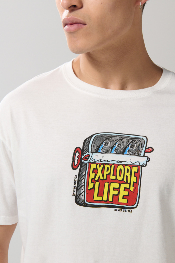 Camiseta unicolor manga corta con diseño de letrero