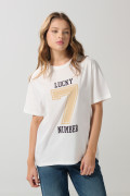 Camiseta crema manga corta con arte college numérico