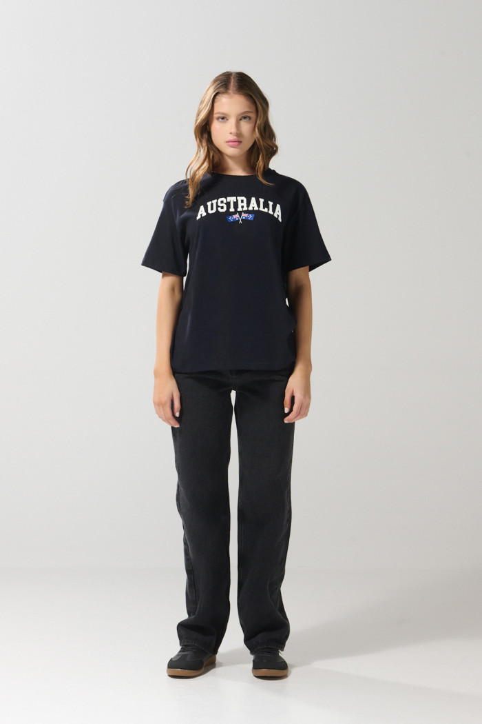 Camiseta unicolor college con cuello redondo en algodón