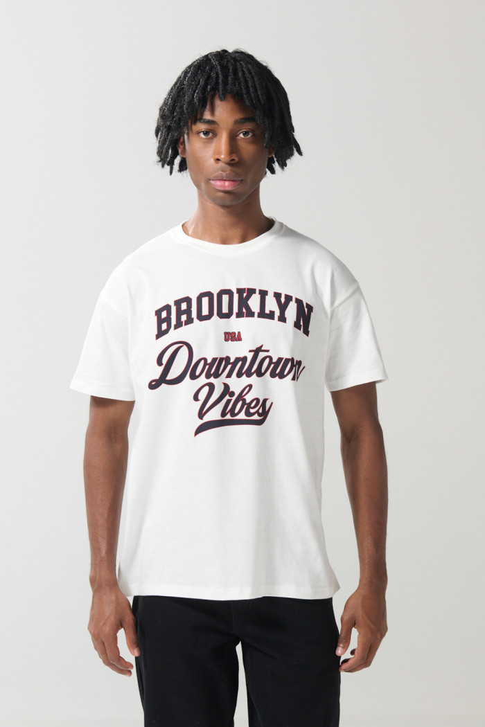 Camiseta college de Brooklyn crema manga corta