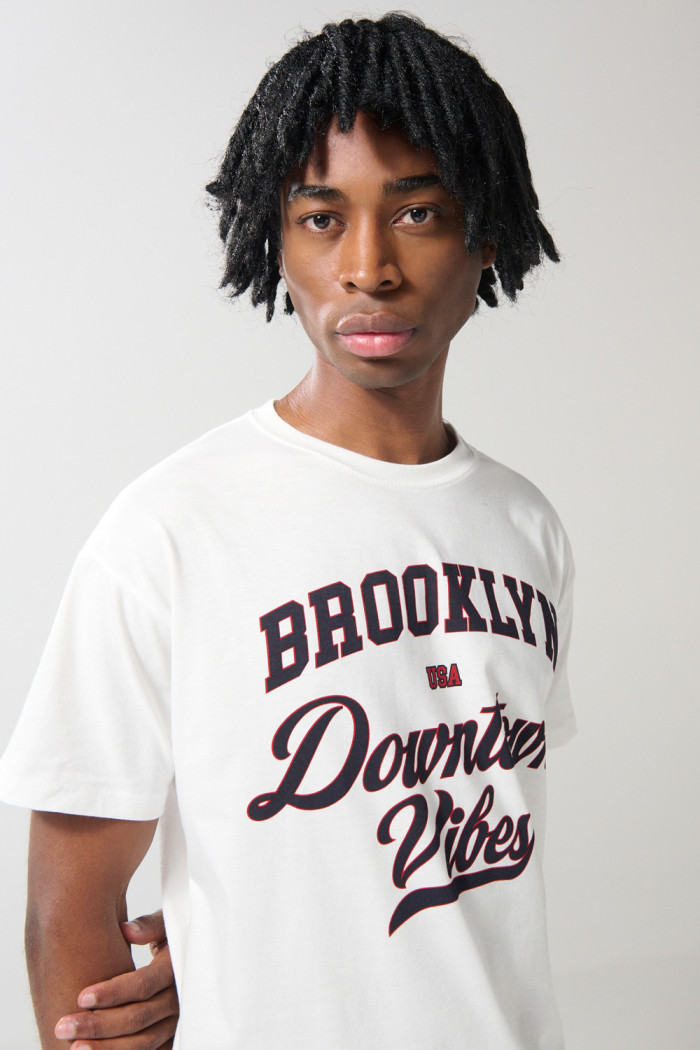 Camiseta college de Brooklyn crema manga corta