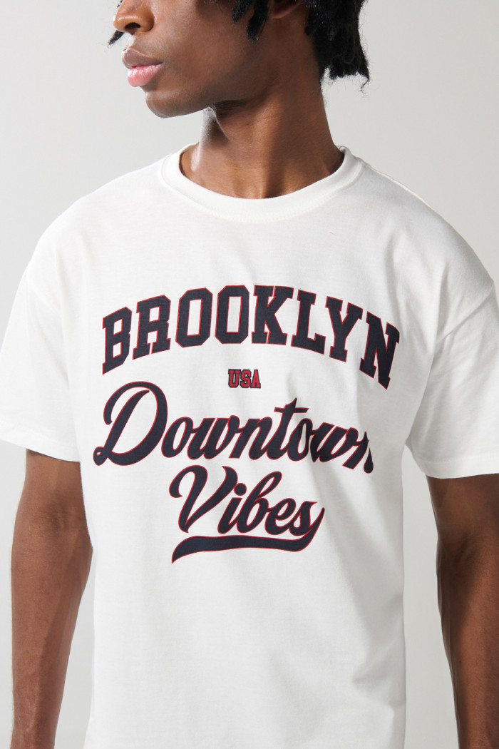 Camiseta college de Brooklyn crema manga corta