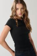 Camiseta ajustada unicolor con texturas y cuello redondo