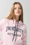 Buzo rosado claro con capota y estampado college