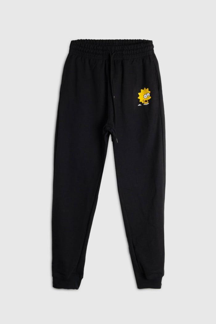 Pantalón jogger en color negro con costura estampado de los Simpson en frente.