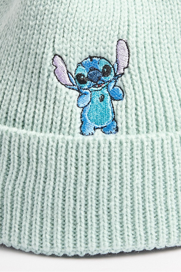 Gorro tejido verde claro con bordado de Lilo & Stitch