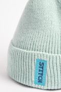 Gorro tejido verde claro con bordado de Lilo & Stitch