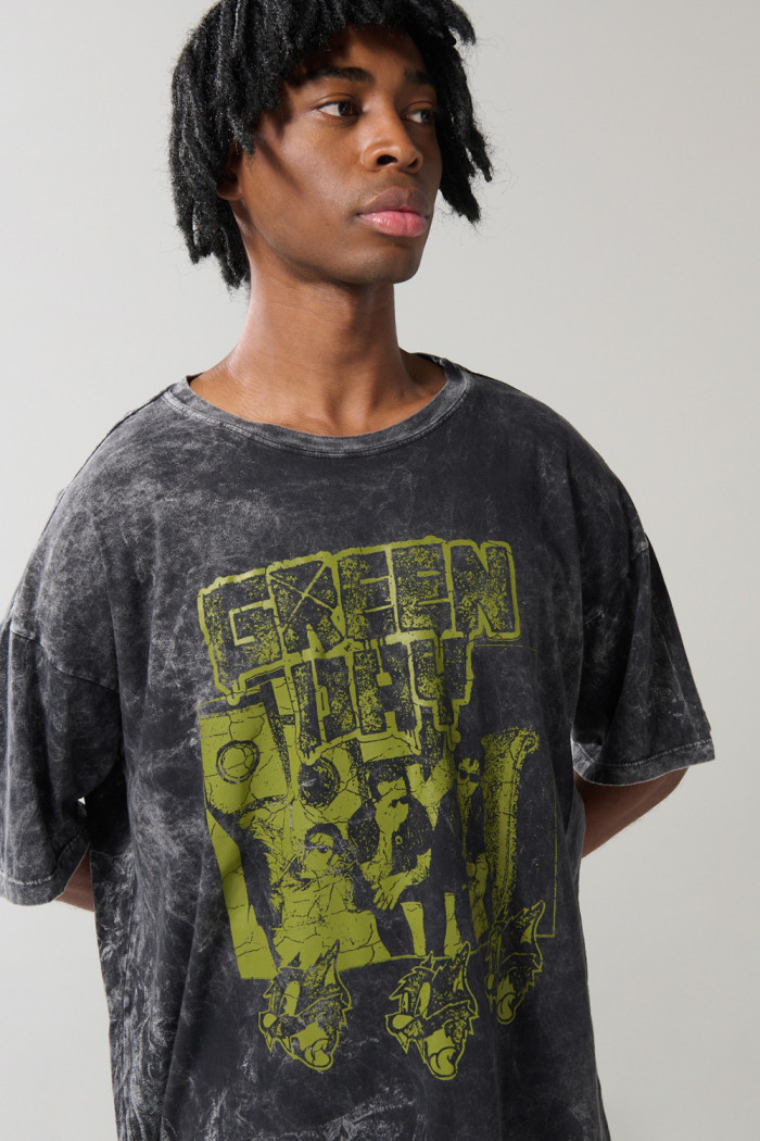 Camiseta oversize manga corta gris tie dye de Green Day
