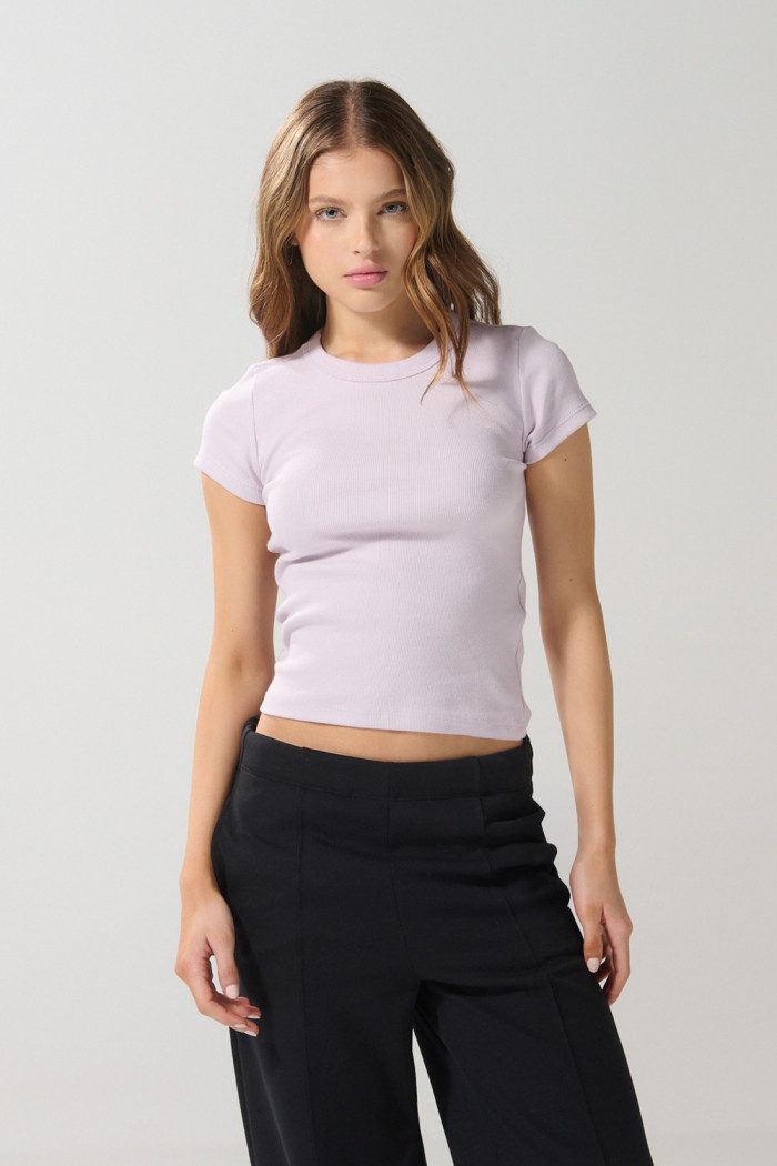 Camiseta manga corta unicolor con texturas acanaladas