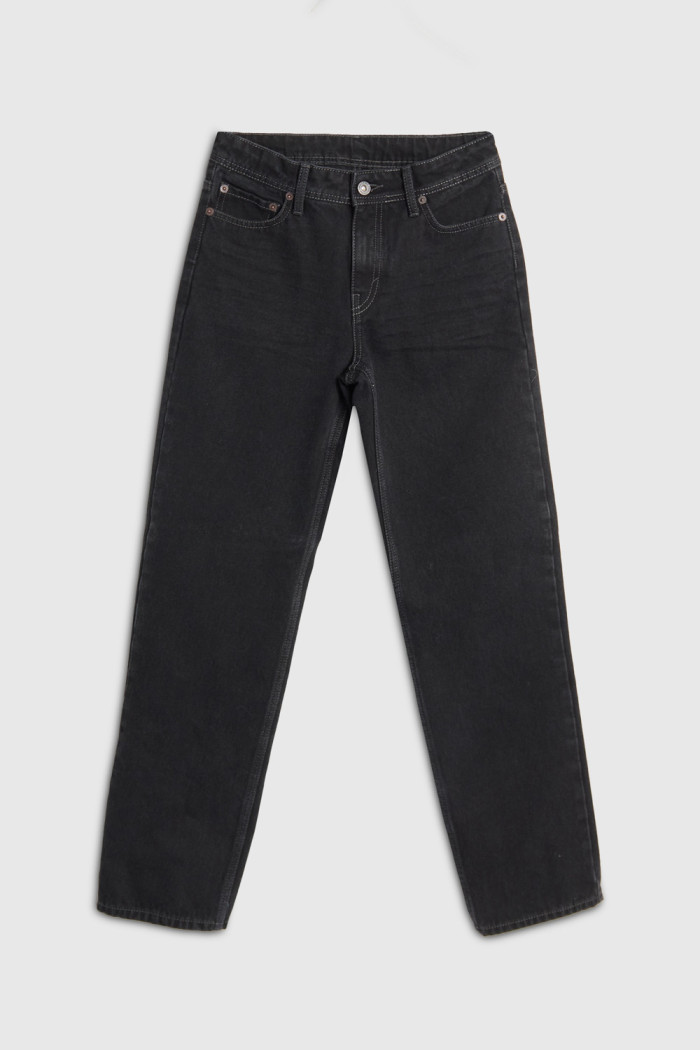 Jean 90´S gris oscuro bota recta con tiro bajo y bolsillos