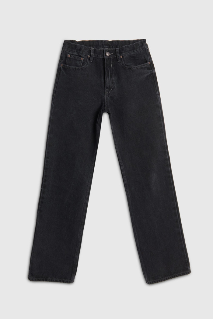 Jean gris intenso 90’S con bota recta y tiro alto