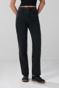 Jean tiro alto 90´S gris intenso con bota recta y bolsillos