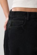 Jean tiro medio baggy gris intenso con bota ancha