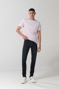 Jean azul intenso tipo skinny con tiro bajo y ajuste ceñido