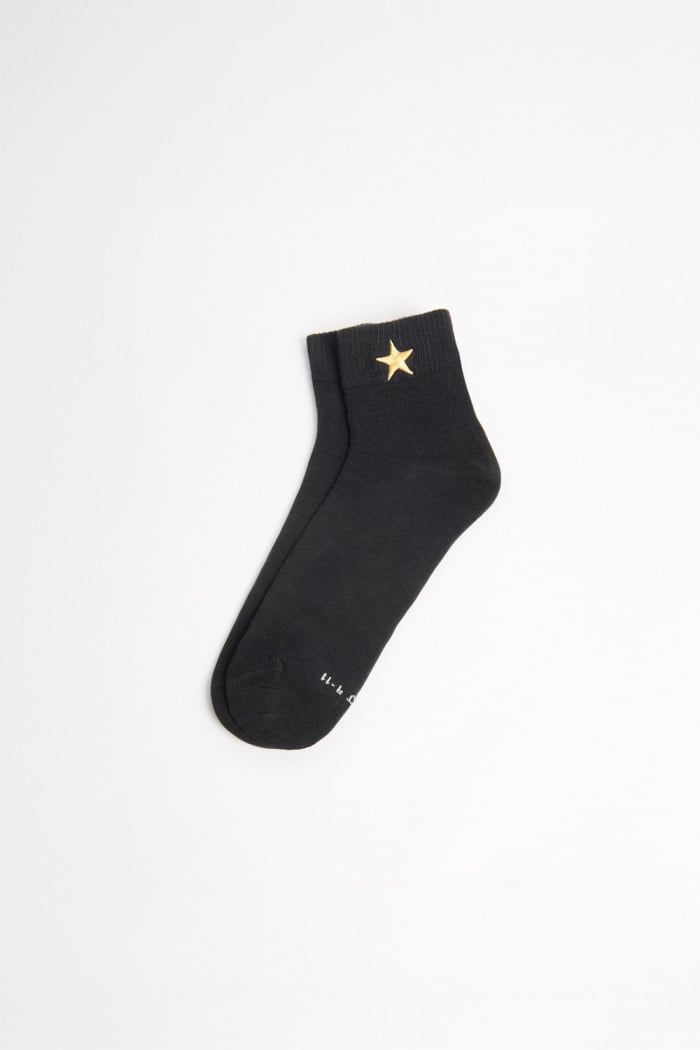 Medias unicolores cortas con diseño de estrella