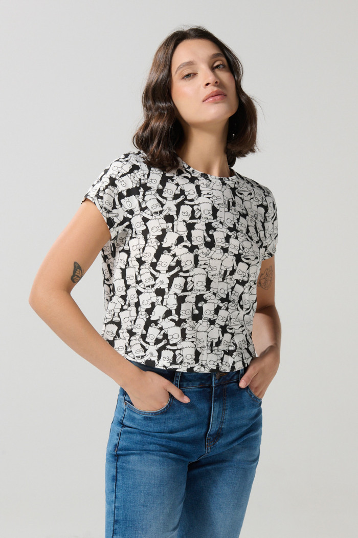 Camiseta negra cuello redondo con diseños de Los Simpson