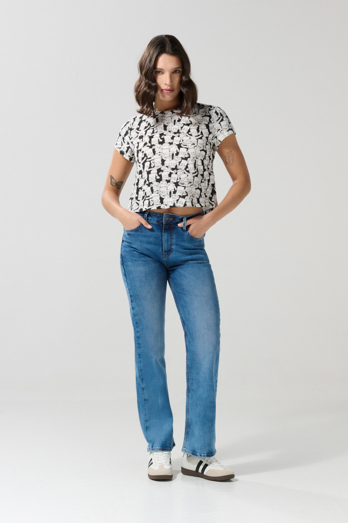 Camiseta negra cuello redondo con diseños de Los Simpson