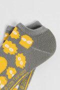 Medias tobilleras grises con diseños de Los Simpson