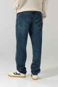 Jean azul tipo 90´S con bota recta, bolsillos y tiro bajo