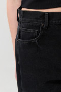 Jean tiro medio gris intenso baggy con bota ancha