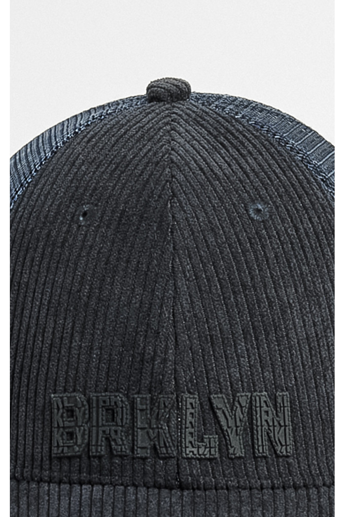 Gorra Tucker azul con rubber "BRKLYN".