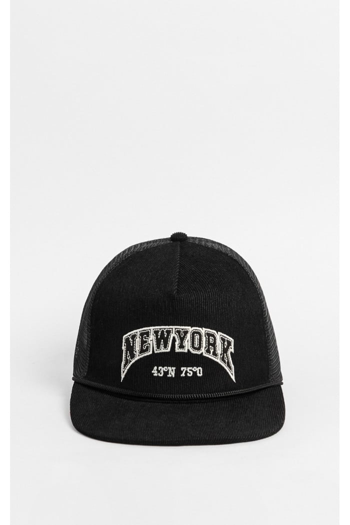 Gorra Tucker negra con bordado 3D "New York".