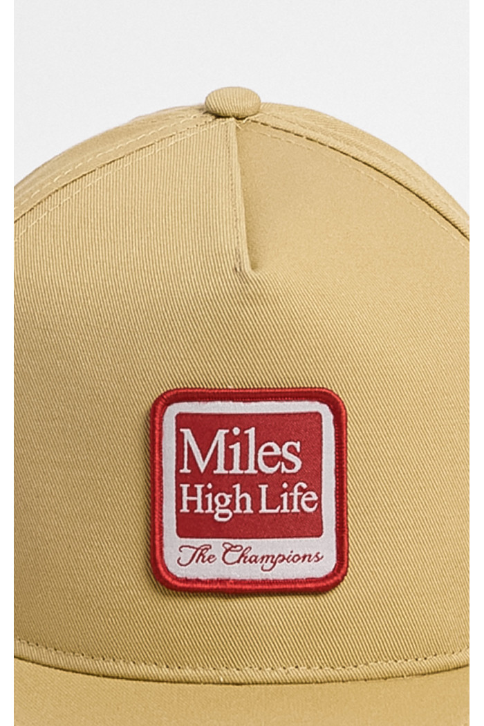 Gorra kaki con parche bordado de "miles hidh life of - the champions"