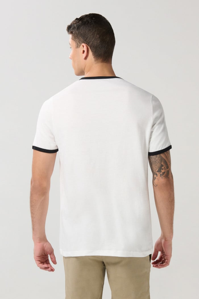 Camiseta negra con arte de Star Wars y manga corta
