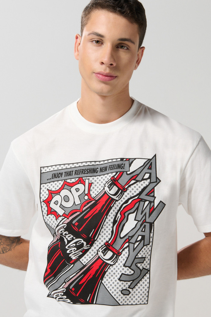 Camiseta cuello redondo crema con arte de Coca-Cola