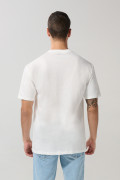 Camiseta cuello redondo crema con arte de Coca-Cola
