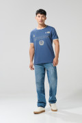 Camiseta azul oscura con contrastes y manga corta college