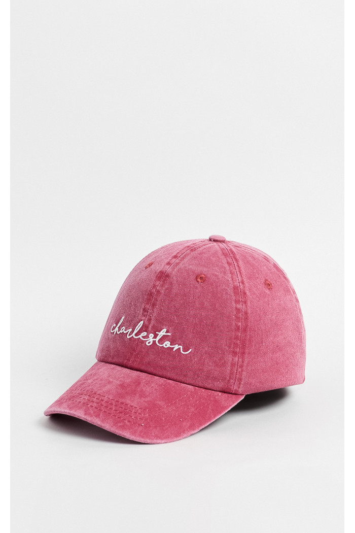 Gorra roja lavada con bordado "Charleston".