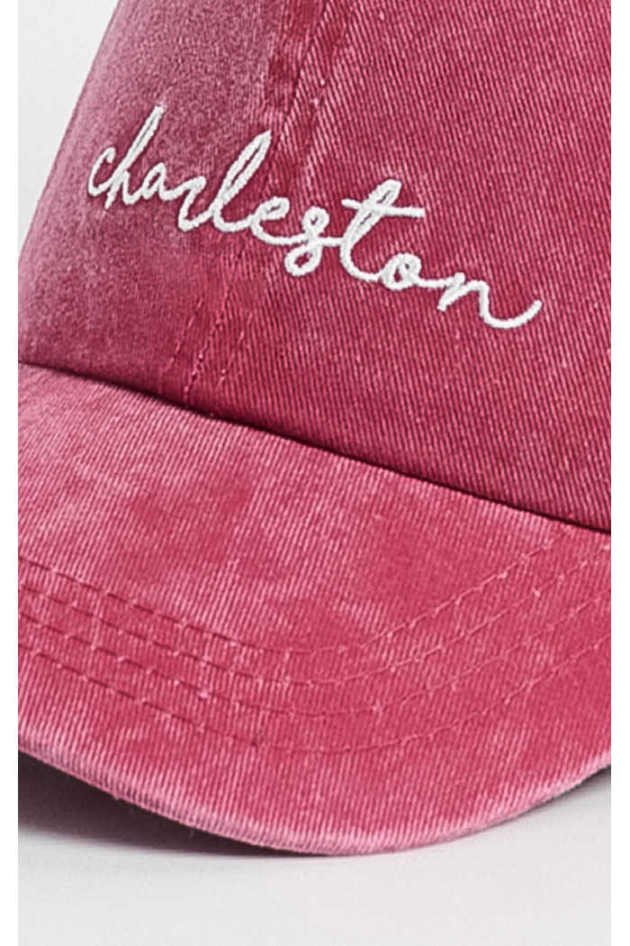 Gorra roja lavada con bordado "Charleston".