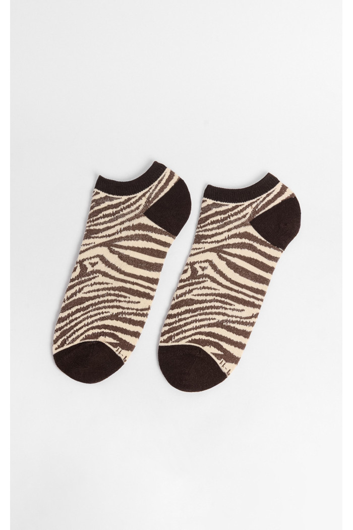 Medias tobilleras cafés oscuras con diseños animal print