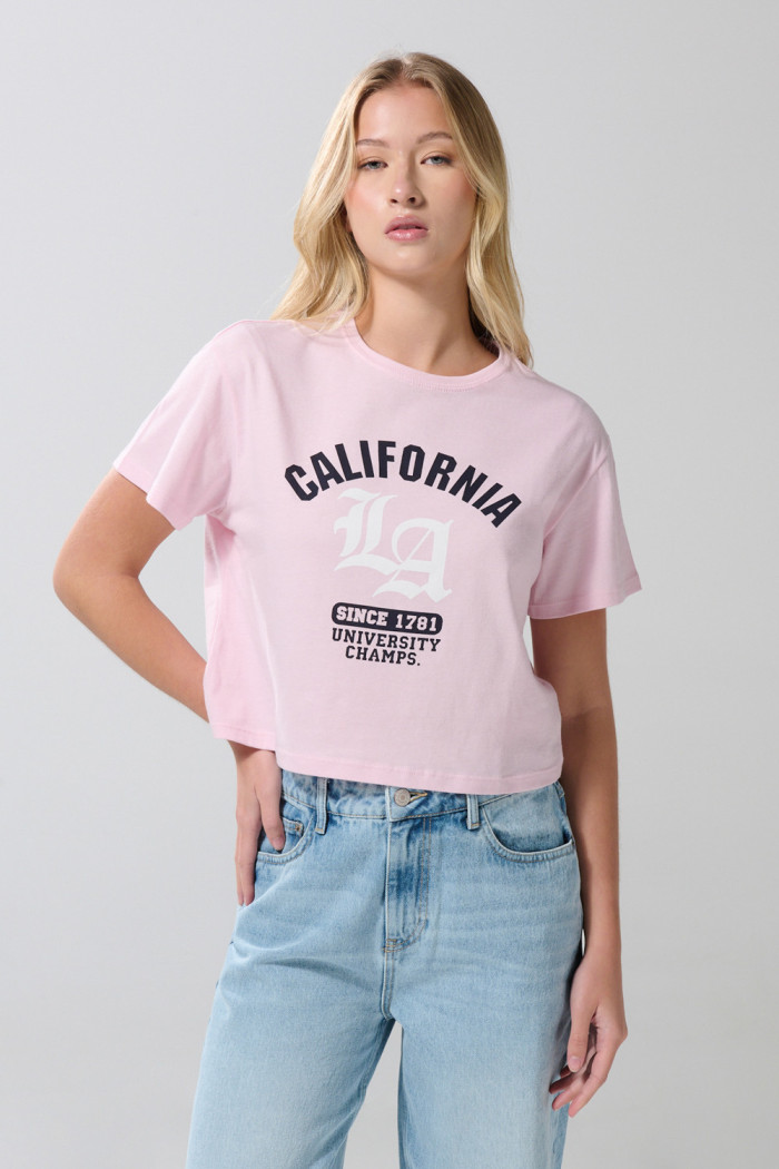 Camiseta para mujer manga corta unicolor, crop top cuello redondo, estampado en frente.