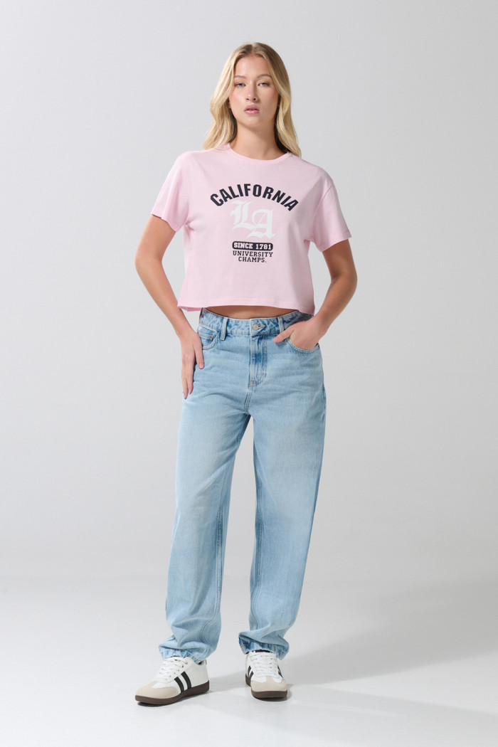 Camiseta para mujer manga corta unicolor, crop top cuello redondo, estampado en frente.