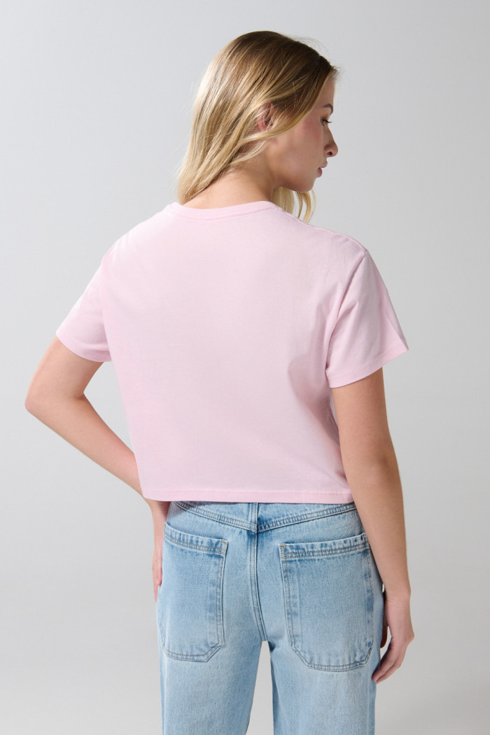 Camiseta para mujer manga corta unicolor, crop top cuello redondo, estampado en frente.