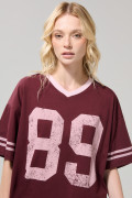 Camiseta femenina fit super oversize manga corta cuello en V.
