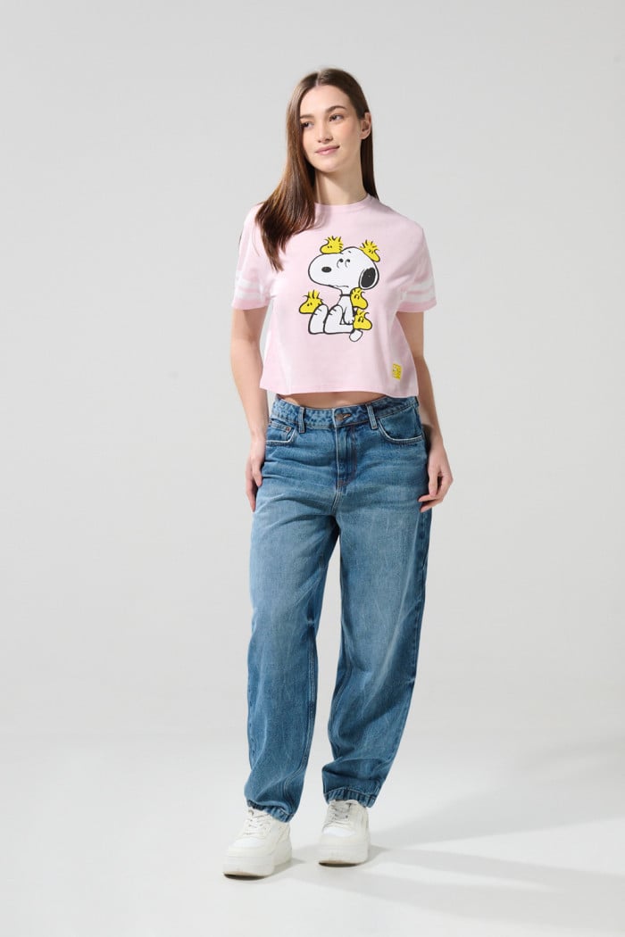 Camiseta para mujer manga corta unicolor, crop top cuello redondo, estampado en frente de Snoopy.