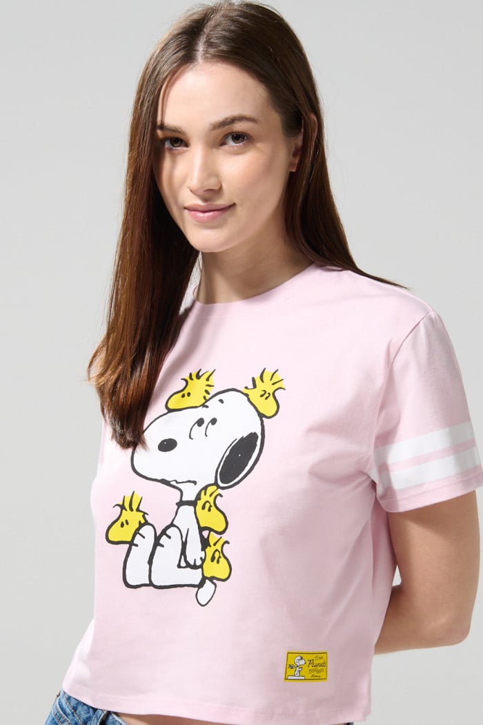 Camiseta para mujer manga corta unicolor, crop top cuello redondo, estampado en frente de Snoopy.