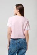 Camiseta para mujer manga corta unicolor, crop top cuello redondo, estampado en frente de Snoopy.