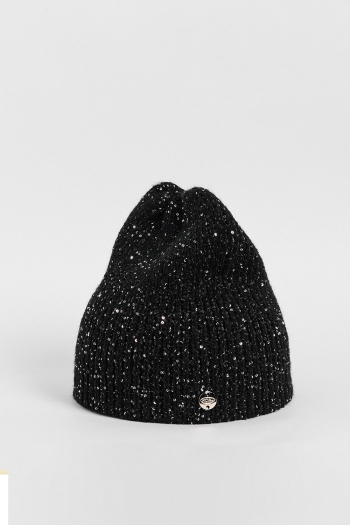 Gorro beanie trenzado en colores surtidos.