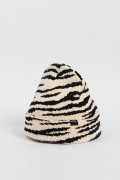 Gorro beanie, con diseño de print cebra en color kaki y gris.