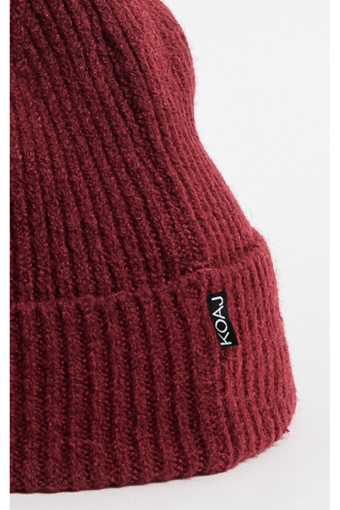 Gorro unicolor tejido con marquilla en frente