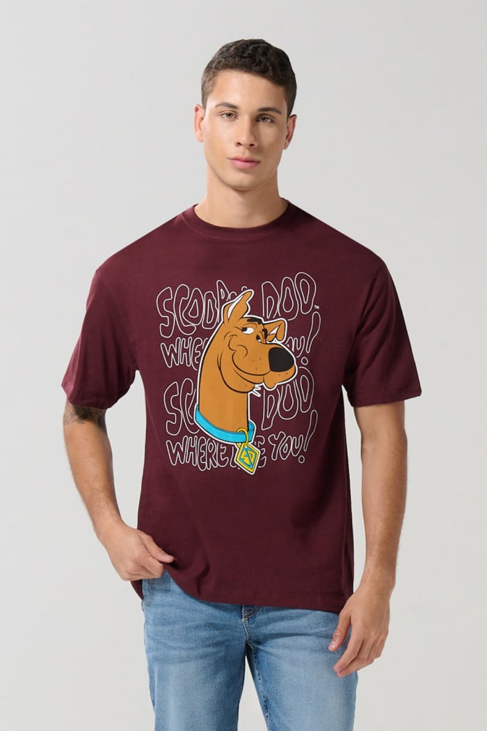 Camiseta roja manga corta con arte de Scooby-Doo