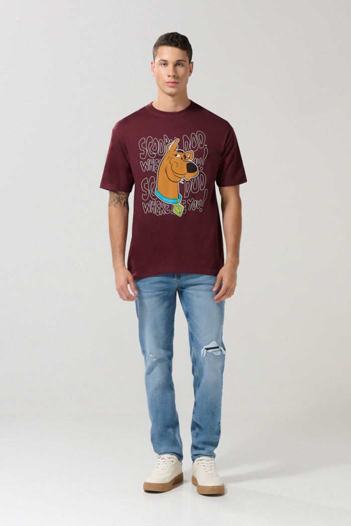 Camiseta roja manga corta con arte de Scooby-Doo